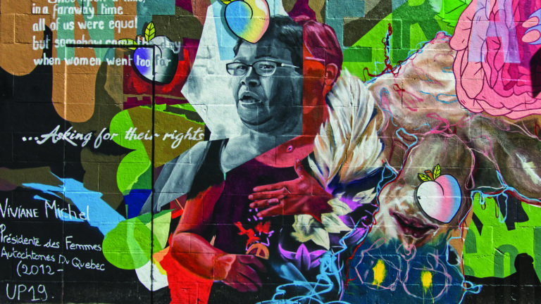 Mural homenaje a Vivian Michel, presidenta de Mujeres autóctonas de Quebec, Montreal, Canadá. © Pascal Bernardon