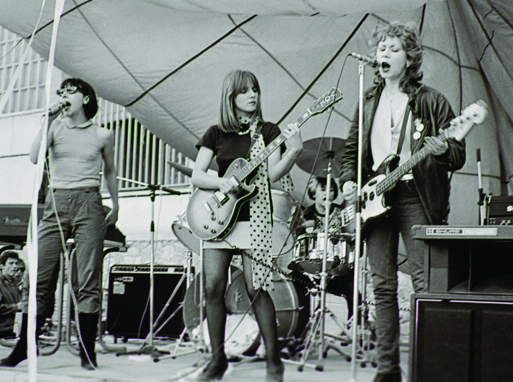 Fotograma de Sexo, drogas, rock&roll y política. Instituto Santamarca (1975-1985), 2023